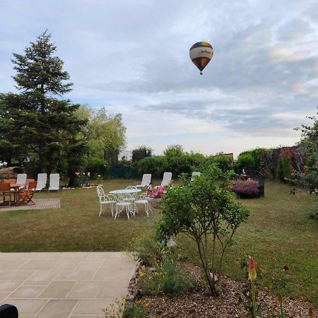 La Maison Genevier - Chambre Doreline Montreuil-en-Touraine エクステリア 写真