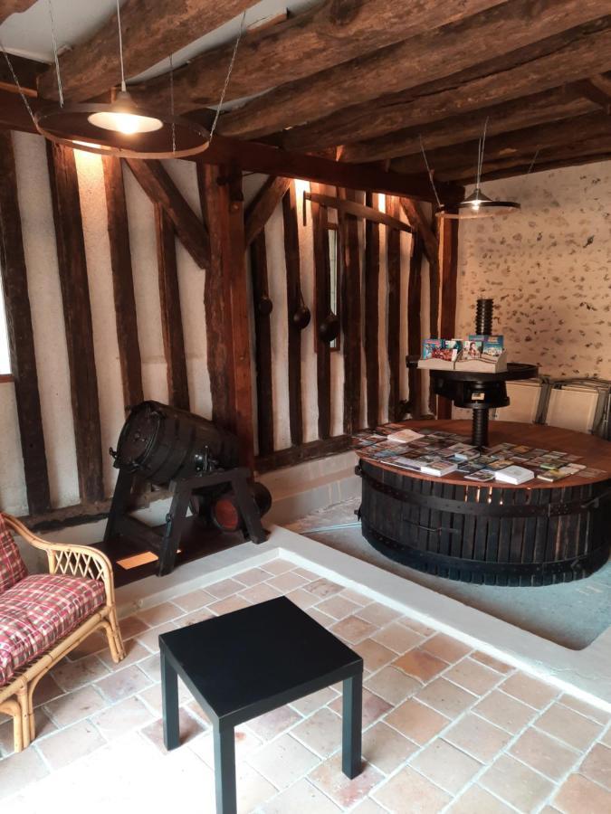 La Maison Genevier - Chambre Doreline Montreuil-en-Touraine エクステリア 写真